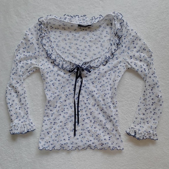 blue mesh floral top🤍 - Picture 1 of 2